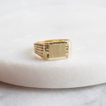 Load image into Gallery viewer, nobility signet ring (10k)