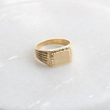 Load image into Gallery viewer, nobility signet ring (10k)