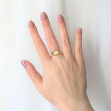Load image into Gallery viewer, nobility signet ring (10k)