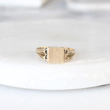 Load image into Gallery viewer, stacy signet ring (10k)