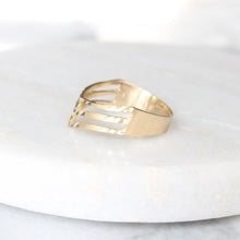 Load image into Gallery viewer, chevron ring (10k)