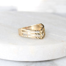 Load image into Gallery viewer, chevron ring (10k)