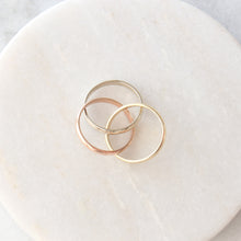 Load image into Gallery viewer, interlocking ring (14k)