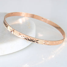 Load image into Gallery viewer, Diamond Cut Star Bangle (14k)
