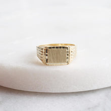 Load image into Gallery viewer, nobility signet ring (10k)
