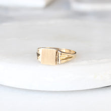 Load image into Gallery viewer, stacy signet ring (10k)