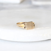 Load image into Gallery viewer, stacy signet ring (10k)