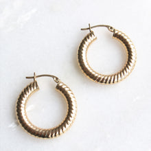 Load image into Gallery viewer, menkDUKE | 10k ridged hoop earrings