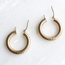 Load image into Gallery viewer, menkDUKE | 10k ridged hoop earrings