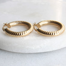 Load image into Gallery viewer, menkDUKE | 10k ridged hoop earrings