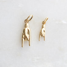 Load image into Gallery viewer, 10k gold mano cornuto