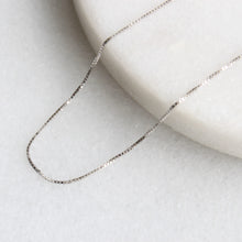 Load image into Gallery viewer, menkDUKE = 10k 0.65mm white gold box chain