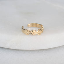Load image into Gallery viewer, 10k yellow gold flower toe ring