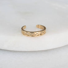 Load image into Gallery viewer, 10k yellow gold toe ring