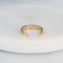 Load image into Gallery viewer, 10k yellow gold toe ring