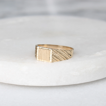 Load image into Gallery viewer, archer signet ring (10k)