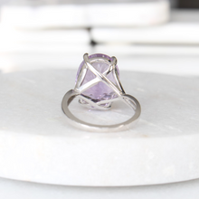 Load image into Gallery viewer, grape juice oval amethyst ring (10k)