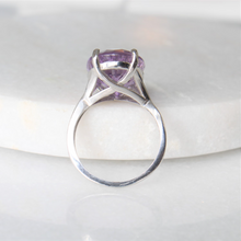 Load image into Gallery viewer, grape juice oval amethyst ring (10k)