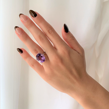 Load image into Gallery viewer, grape juice oval amethyst ring (10k)