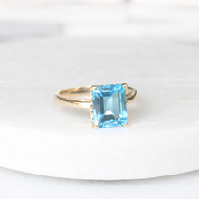 Load image into Gallery viewer, sunny skies blue topaz ring (10k)