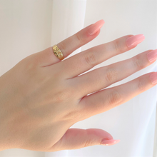 Load image into Gallery viewer, petite nevada 2.0 pinky ring (10k)