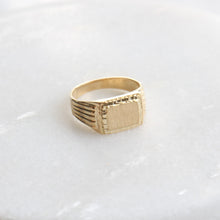 Load image into Gallery viewer, nobility signet ring (10k)
