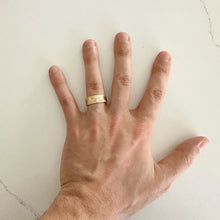 Load image into Gallery viewer, [vintage] filigree comfort fit band (14k)
