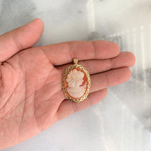 Load image into Gallery viewer, [vintage] cameo pendant (10k)
