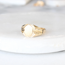 Load image into Gallery viewer, laurel wreath signet ring (10k)
